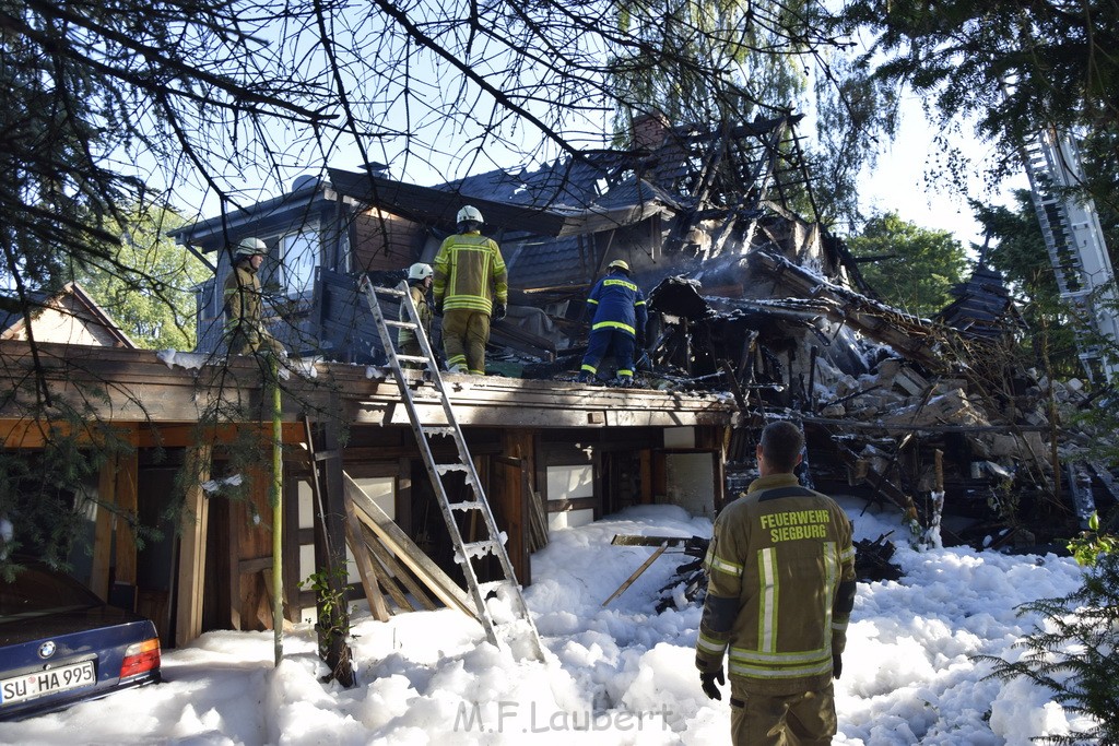 Grossfeuer Einfamilienhaus Siegburg Muehlengrabenstr P1216.JPG - Miklos Laubert